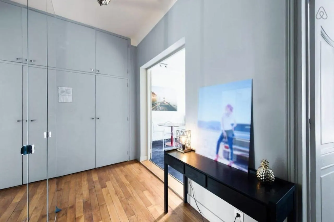 Nice 2Bed Flat With View On Champ De Mars! Апартаменты *